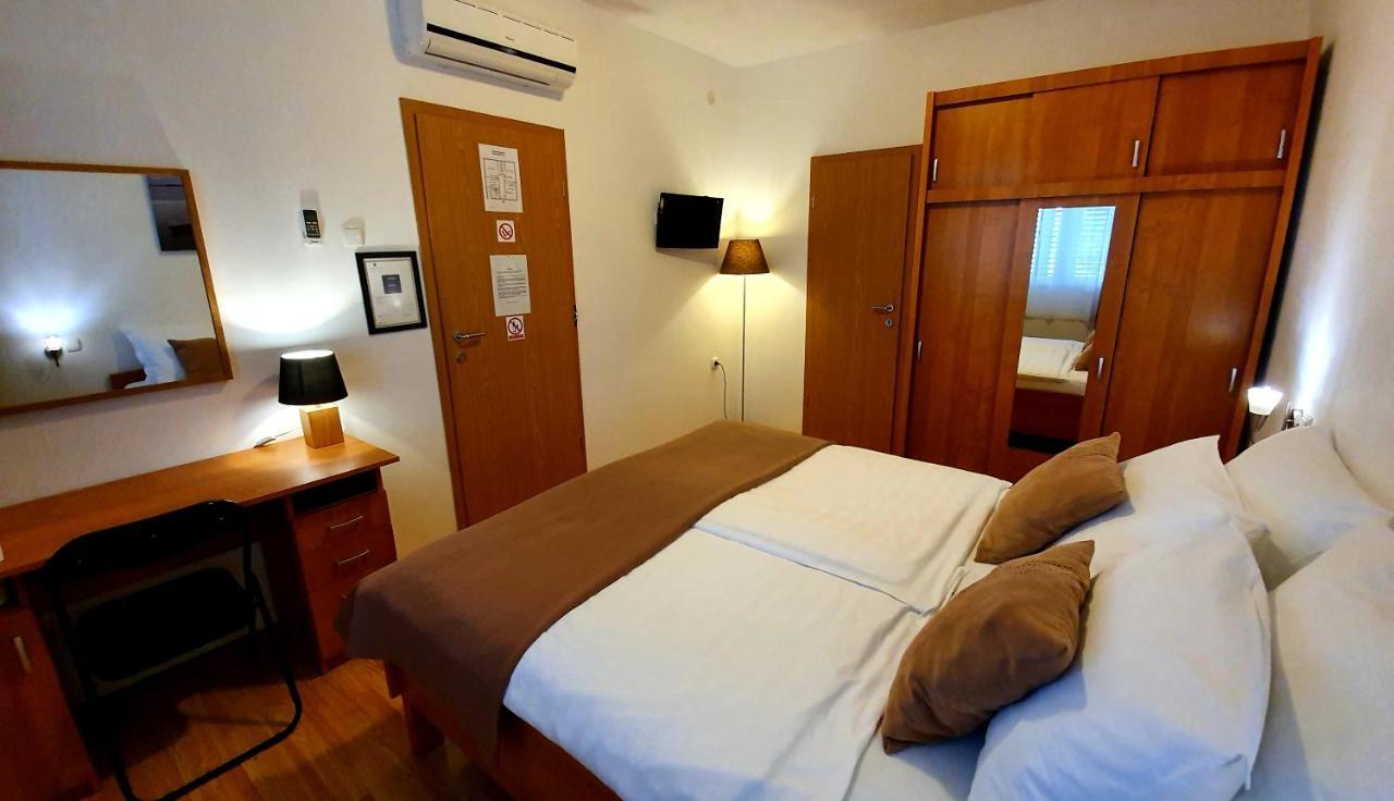 Adriasobe Hotell Vodice Exteriör bild