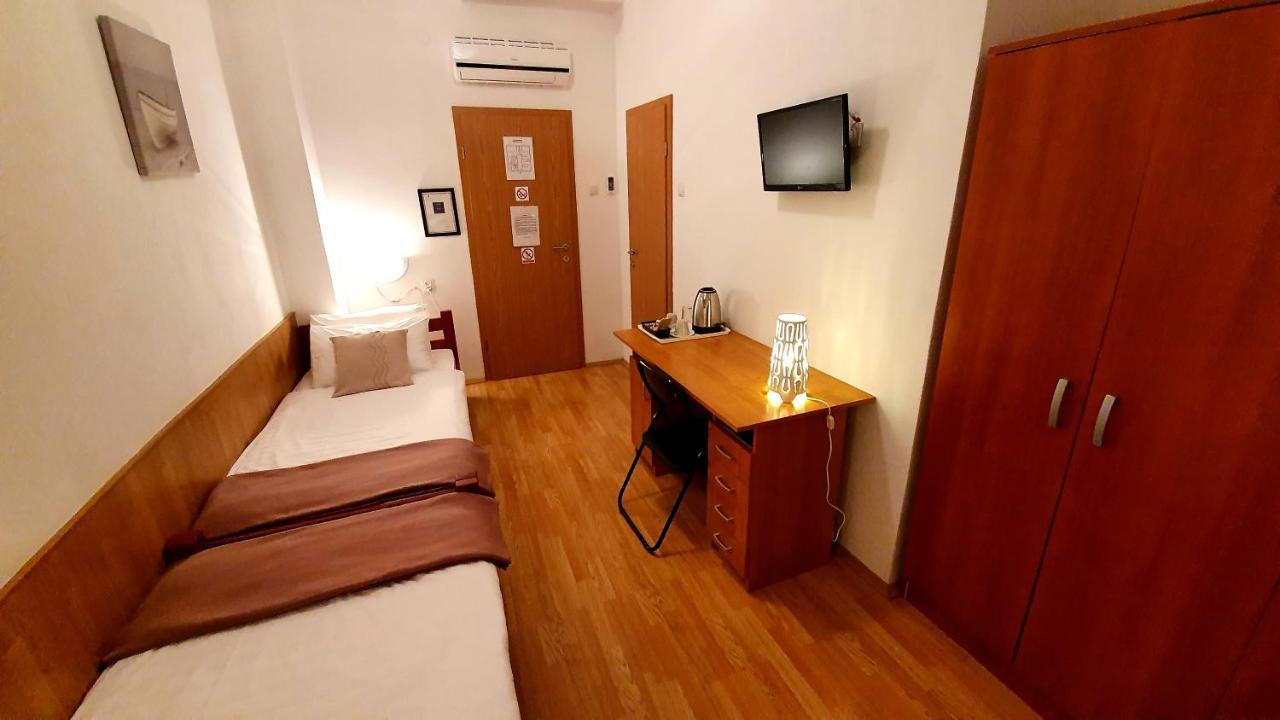 Adriasobe Hotell Vodice Exteriör bild