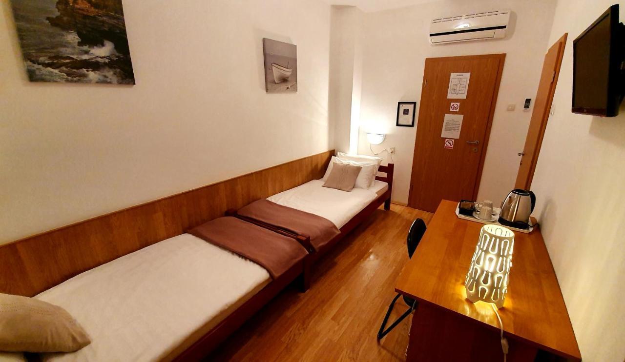 Adriasobe Hotell Vodice Exteriör bild